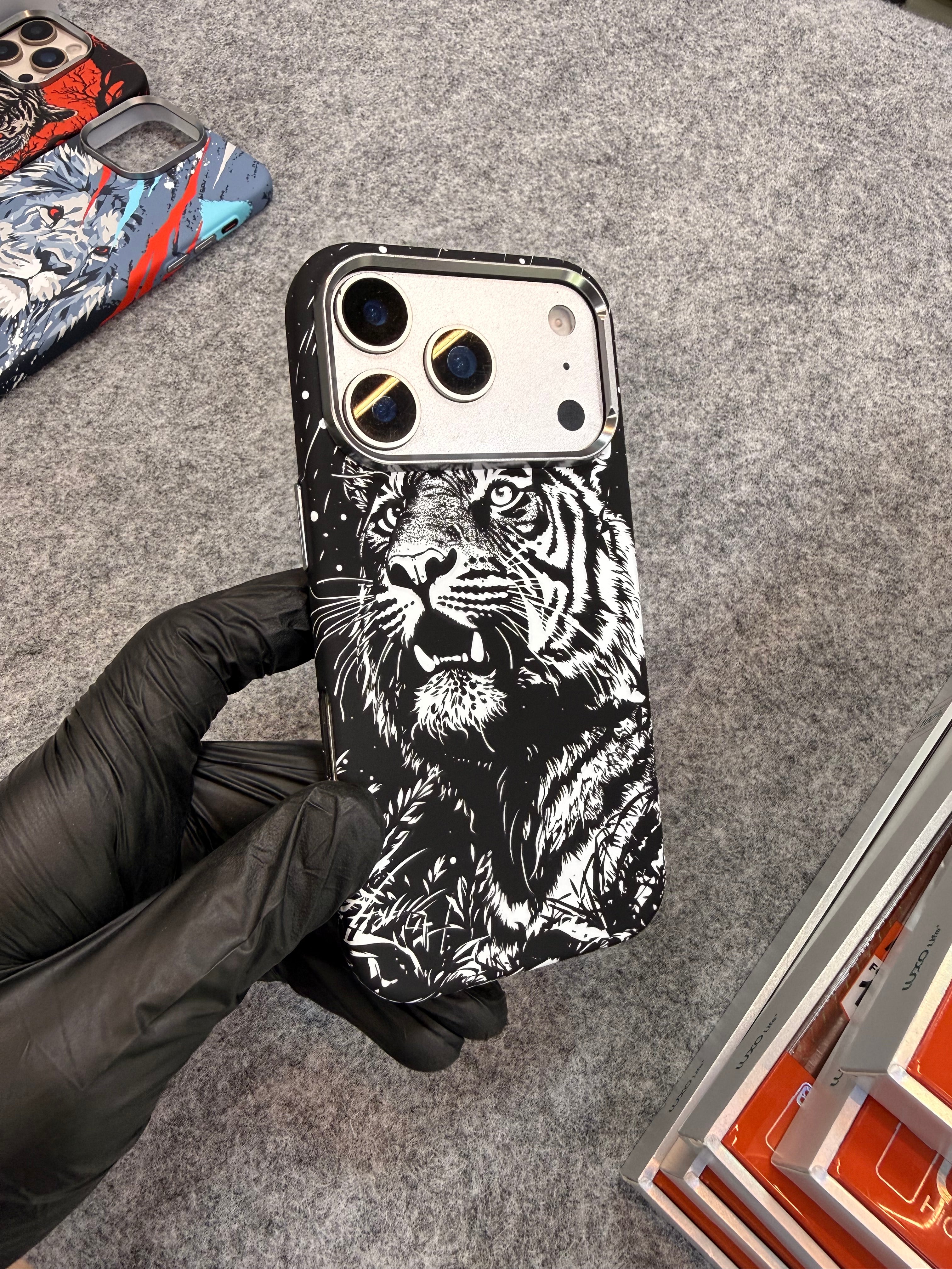 LUXO Carbon Fiber Tiger Print MagSafe Case for iPhone | Shockproof Matte Protective Cover