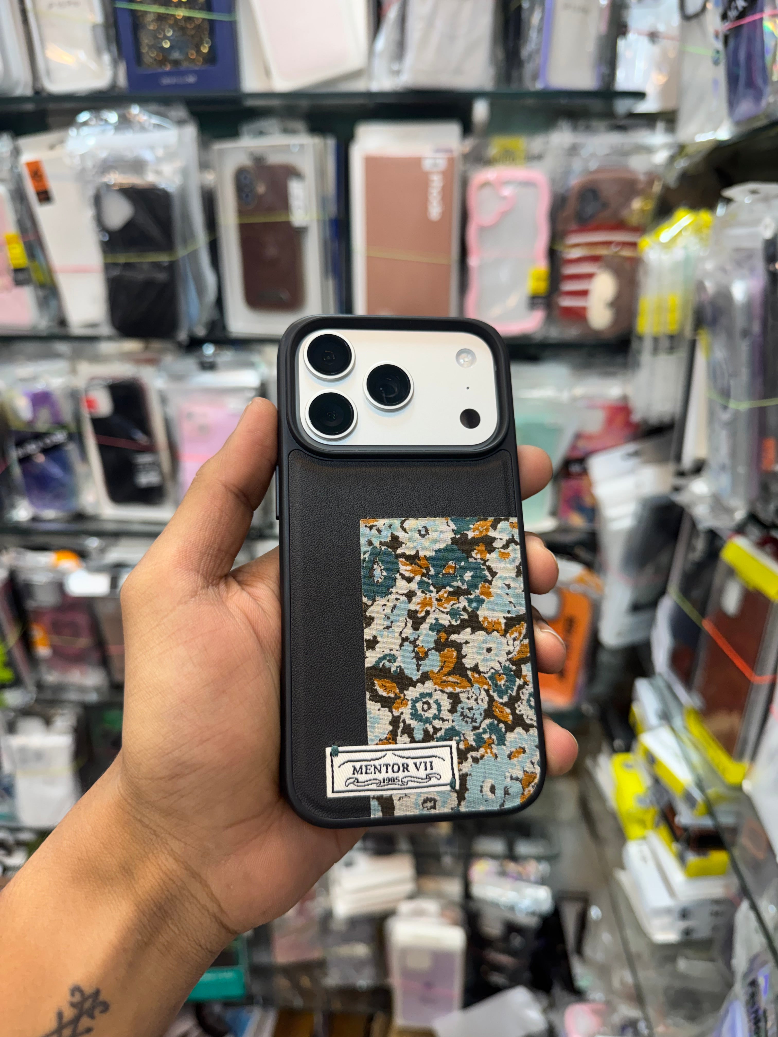 Mentor VII Premium Floral Leather MagSafe Case –                          For iPhone 17 Pro / 17 Pro Max