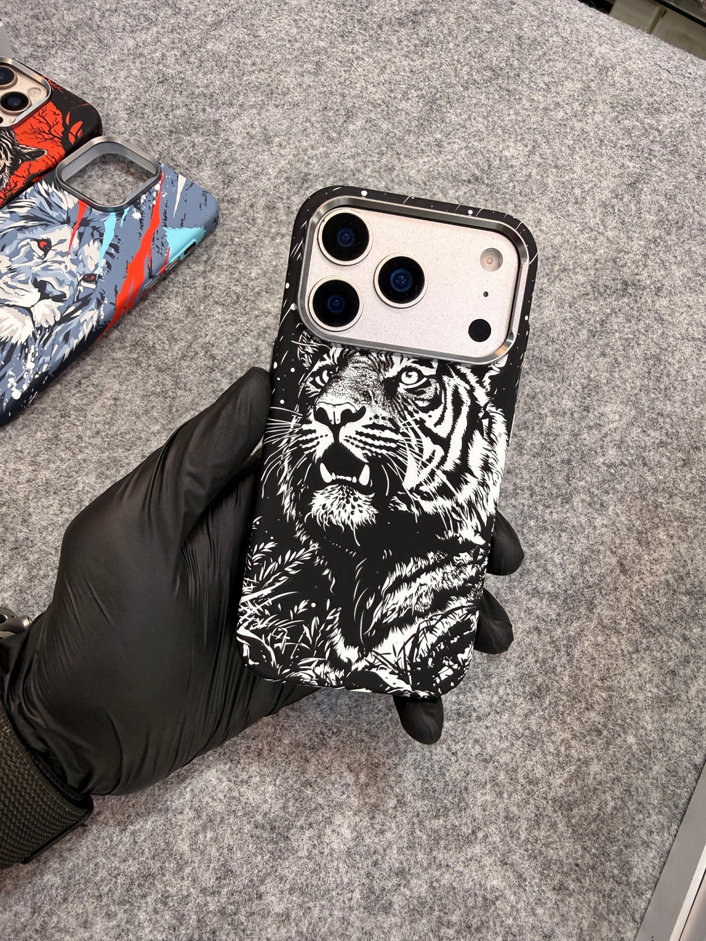 LUXO Carbon Fiber Tiger Print MagSafe Case for iPhone | Shockproof Matte Protective Cover
