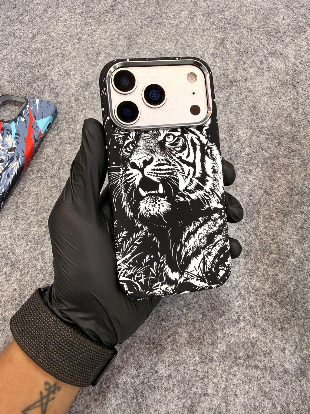 LUXO Carbon Fiber Tiger Print MagSafe Case for iPhone | Shockproof Matte Protective Cover