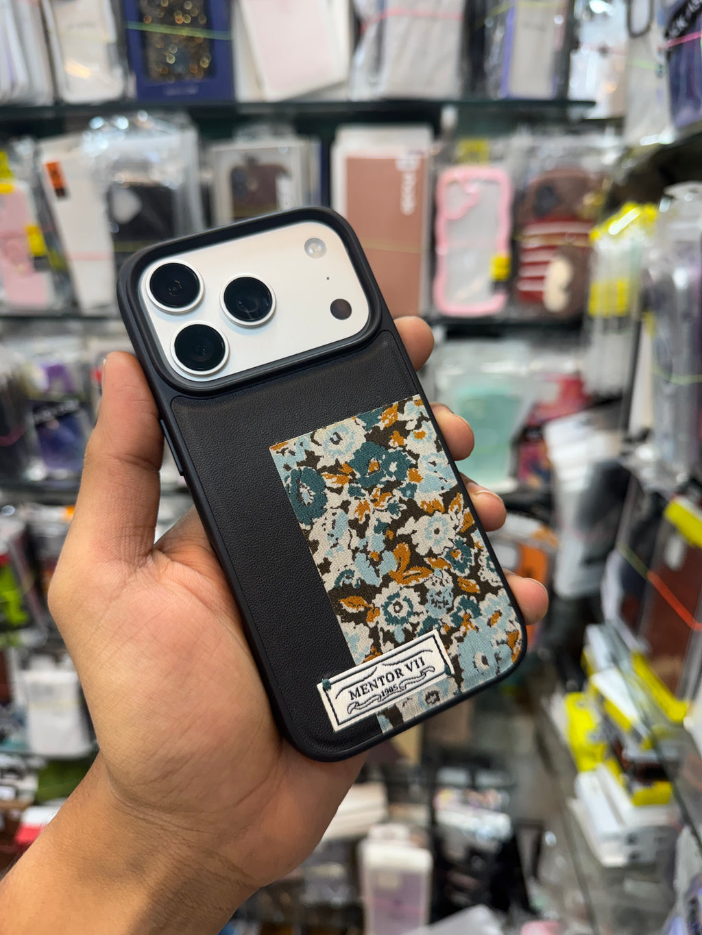 Mentor VII Premium Floral Leather MagSafe Case –                          For iPhone 17 Pro / 17 Pro Max