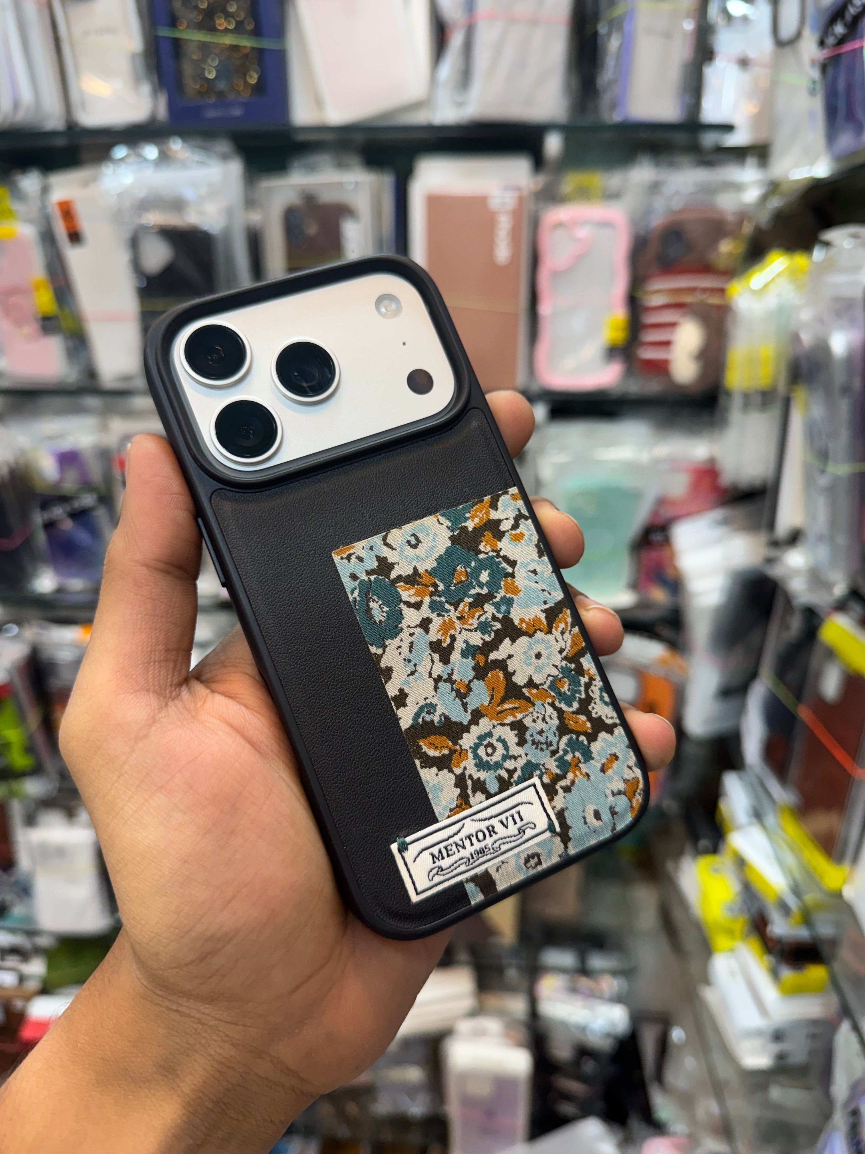 Mentor VII Premium Floral Leather MagSafe Case –                          For iPhone 17 Pro / 17 Pro Max