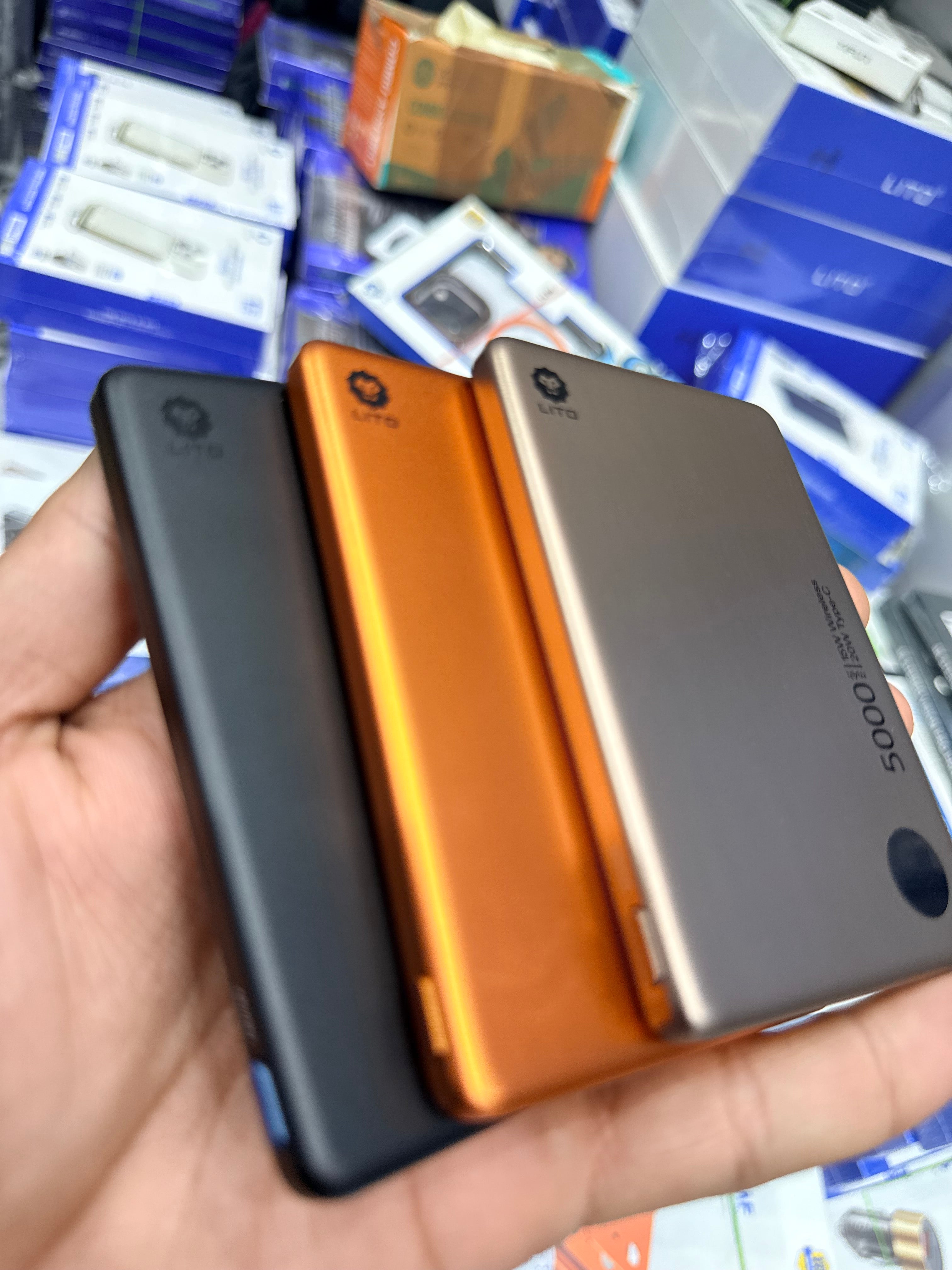 LITO LP08 Super Slim High-Capacity Magnetic Wireless Power Bank
