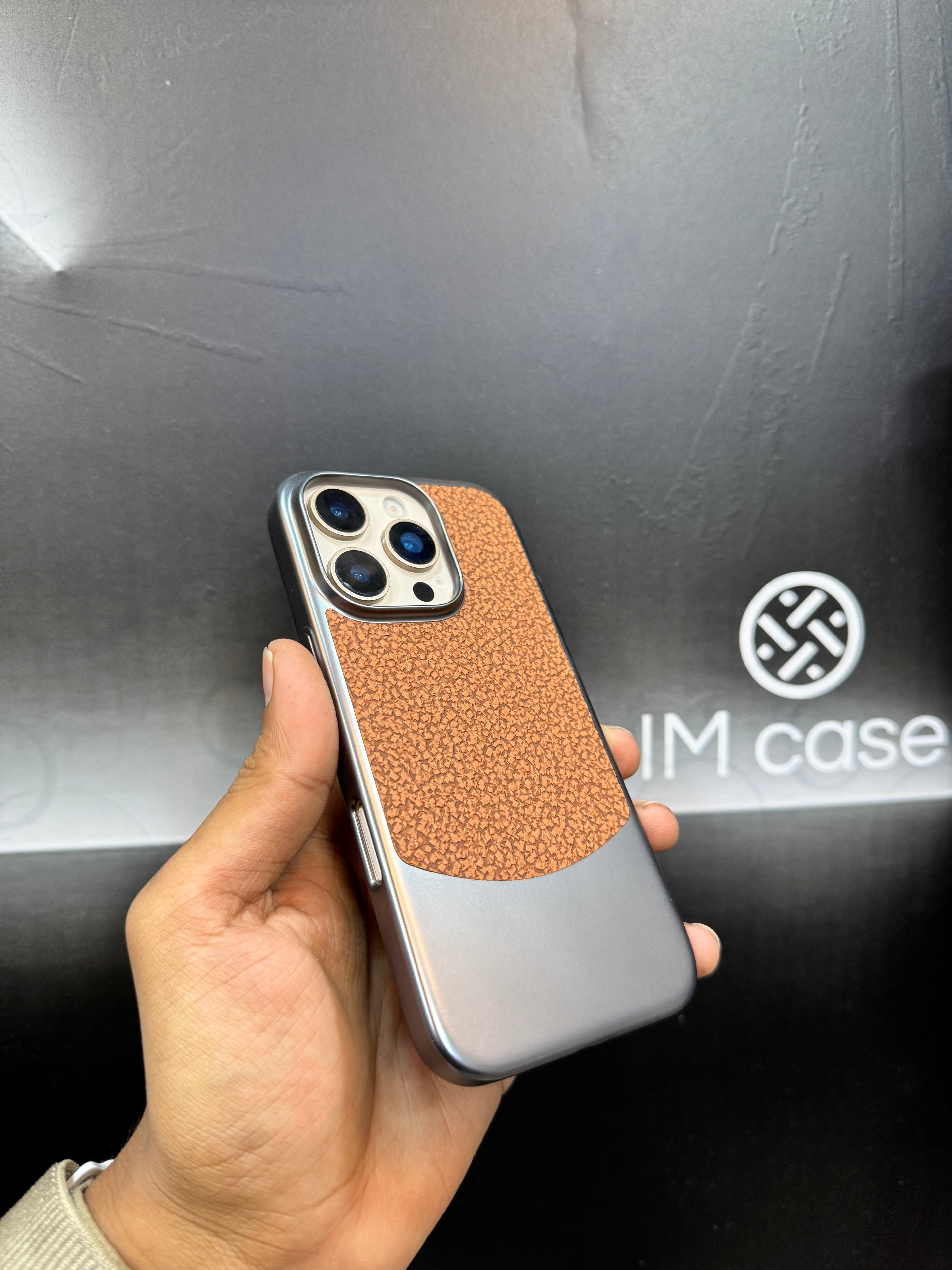 Iphone 16pro textured case