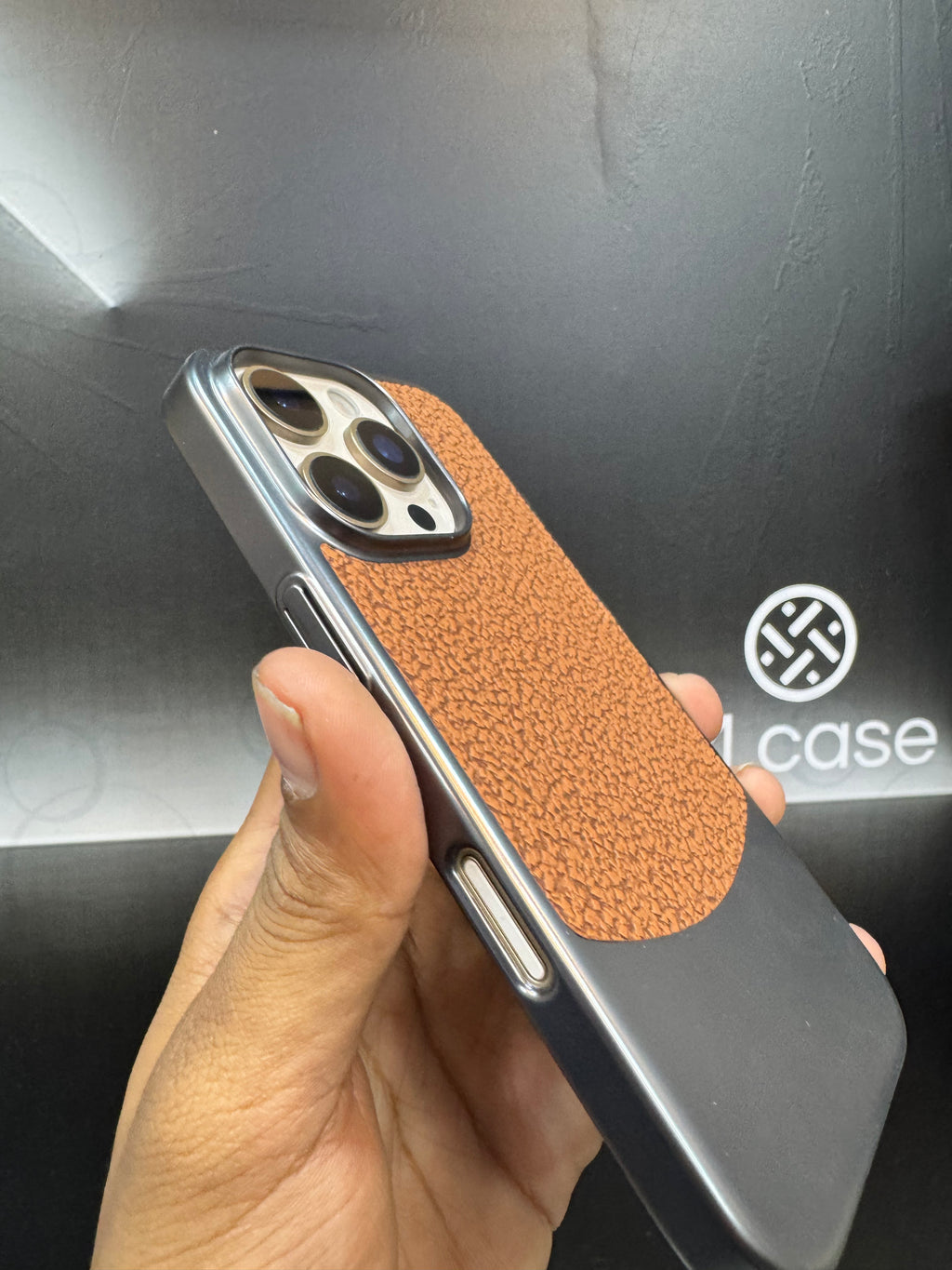 Iphone 16pro textured case