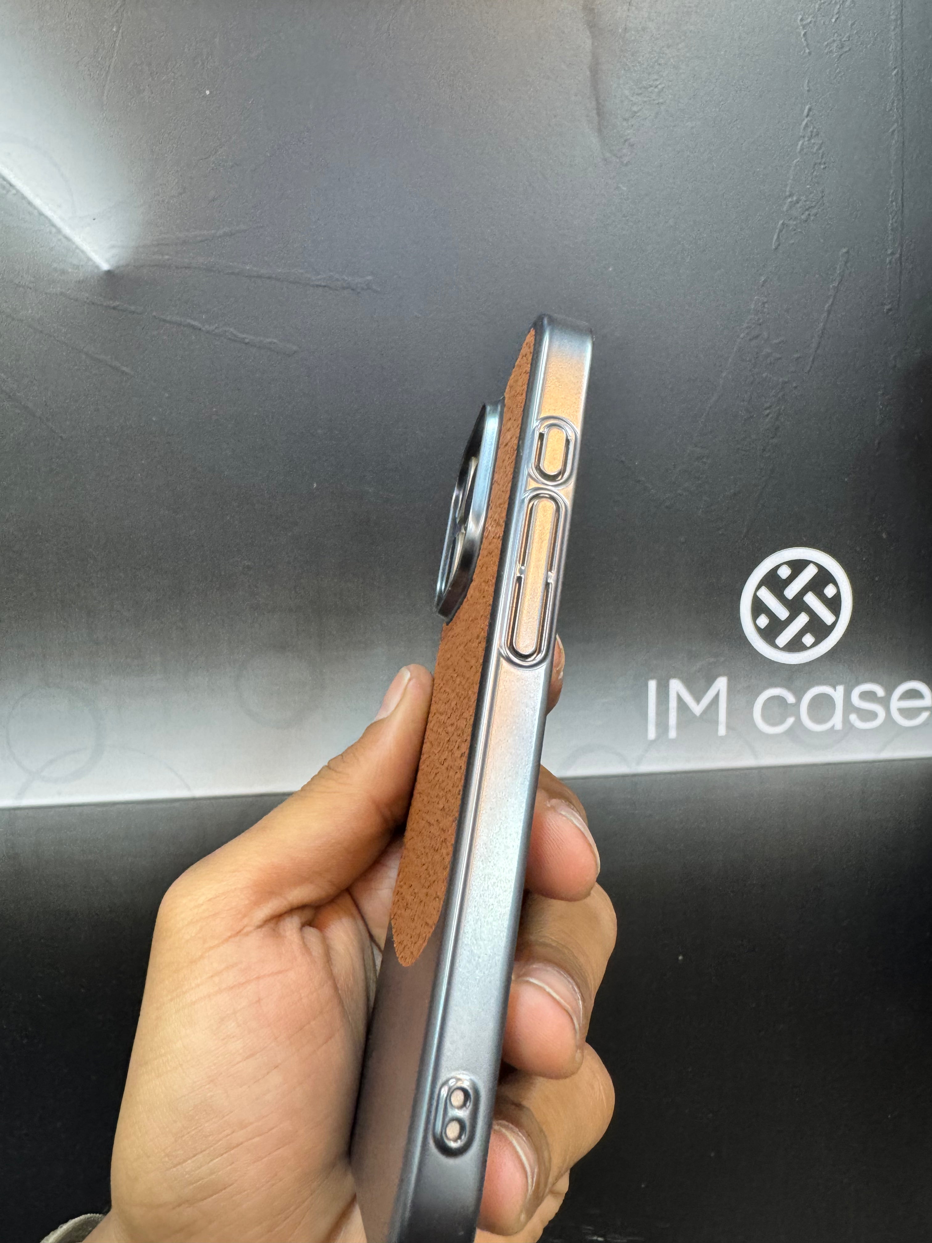 Iphone 16pro textured case