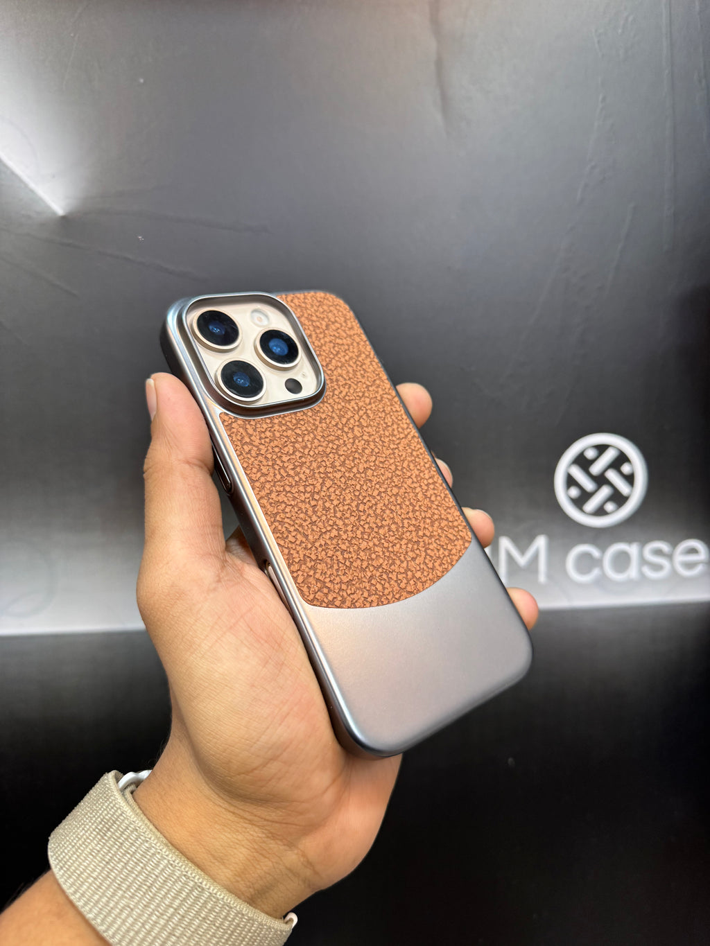Iphone 16pro textured case
